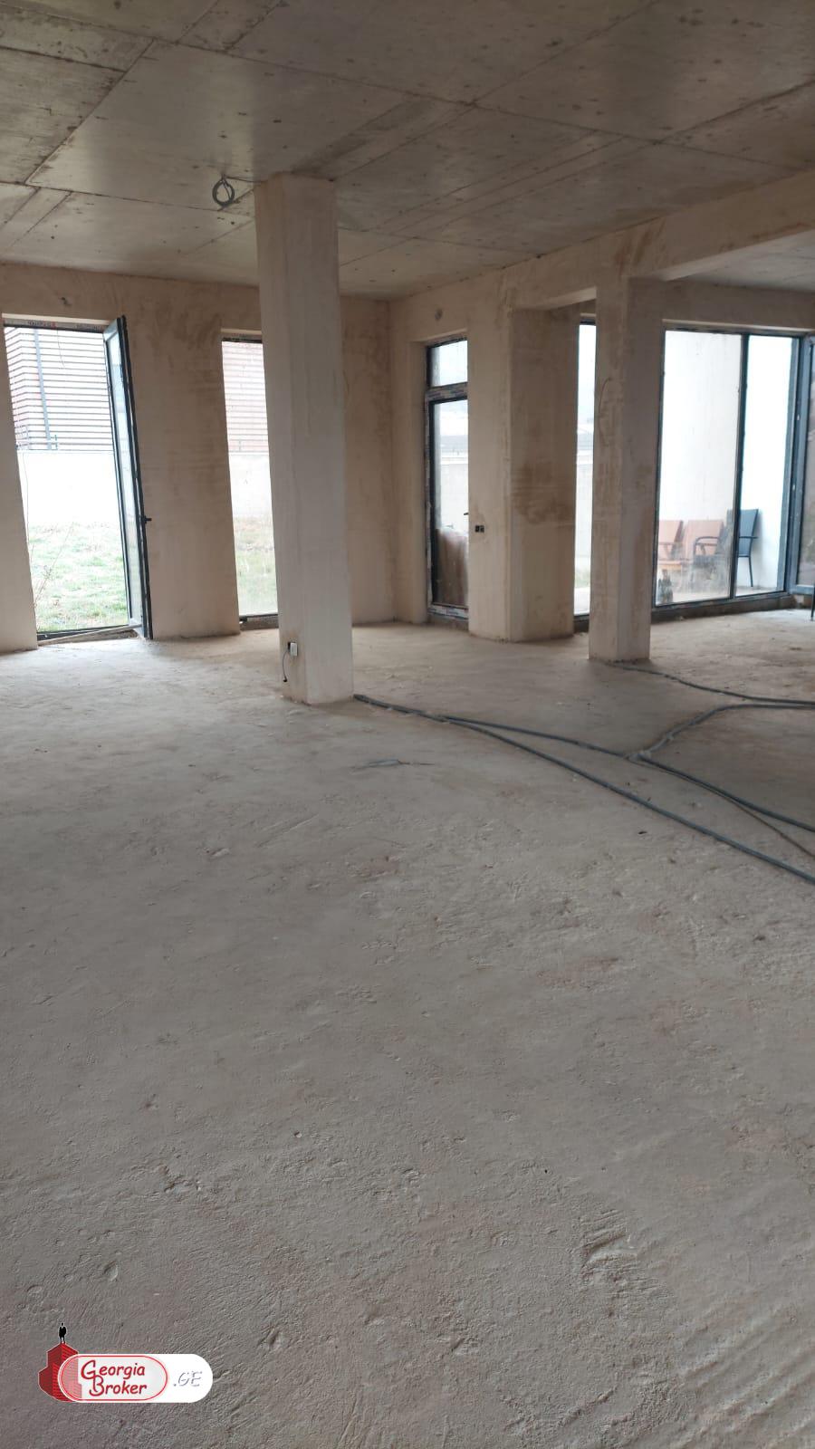 იყიდება ახალი აშენებული 6 ოთახიანი სახლი საგურამოში